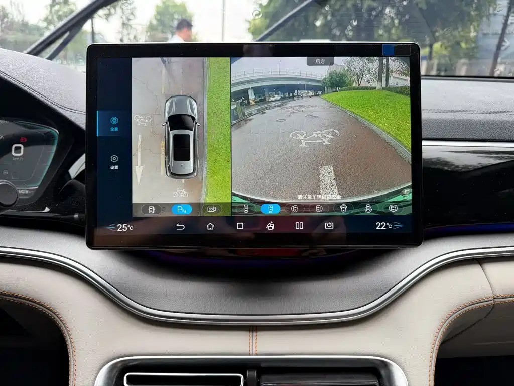 BYD PLUS New Energy — миниатюра 10