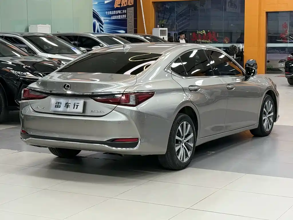 LEXUS ES