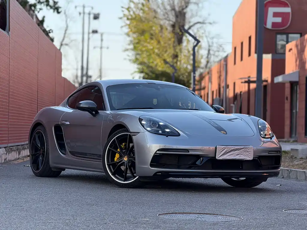 PORSCHE 718