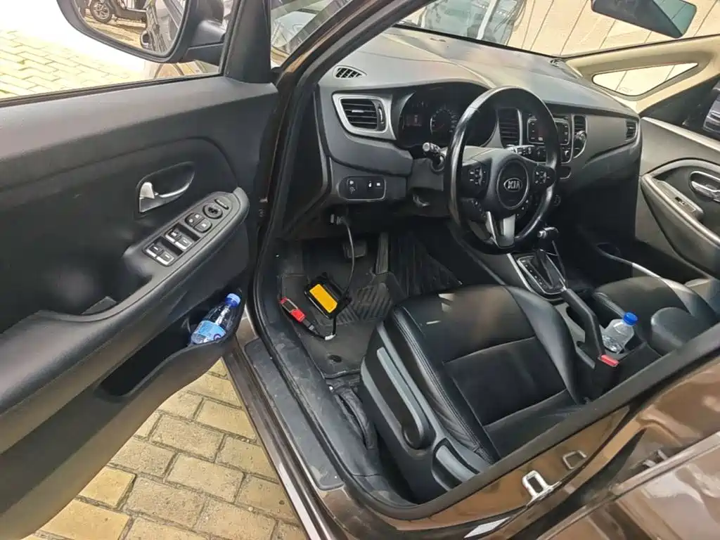 Kia Carens — миниатюра 16