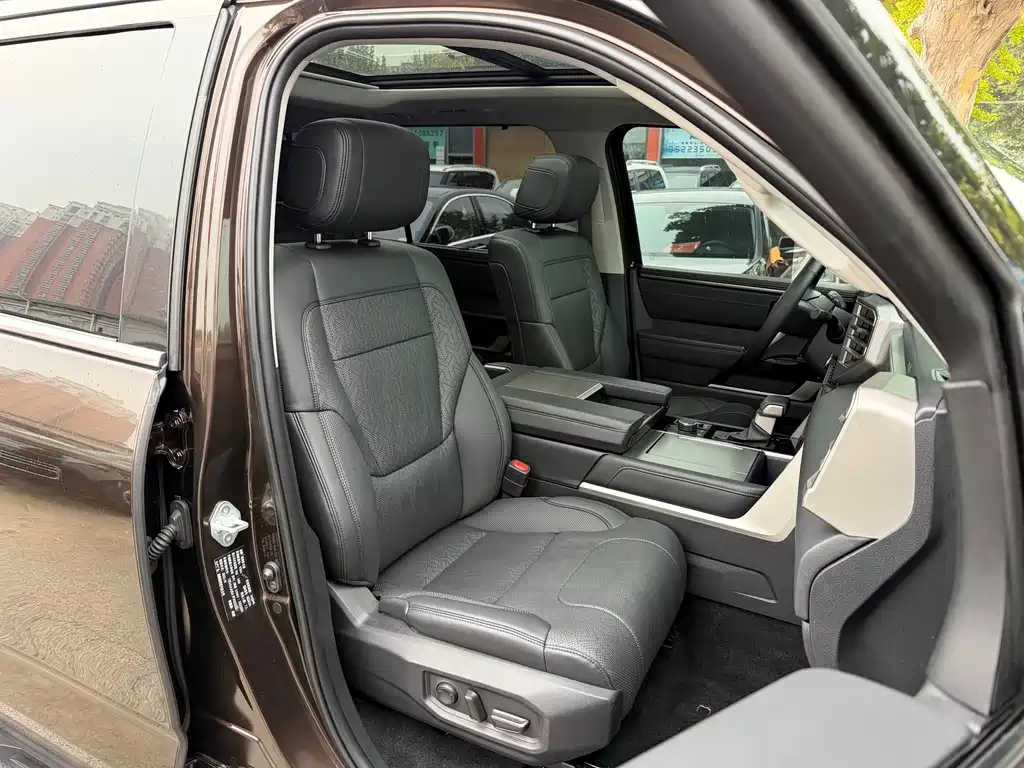 Toyota Sequoia — миниатюра 12