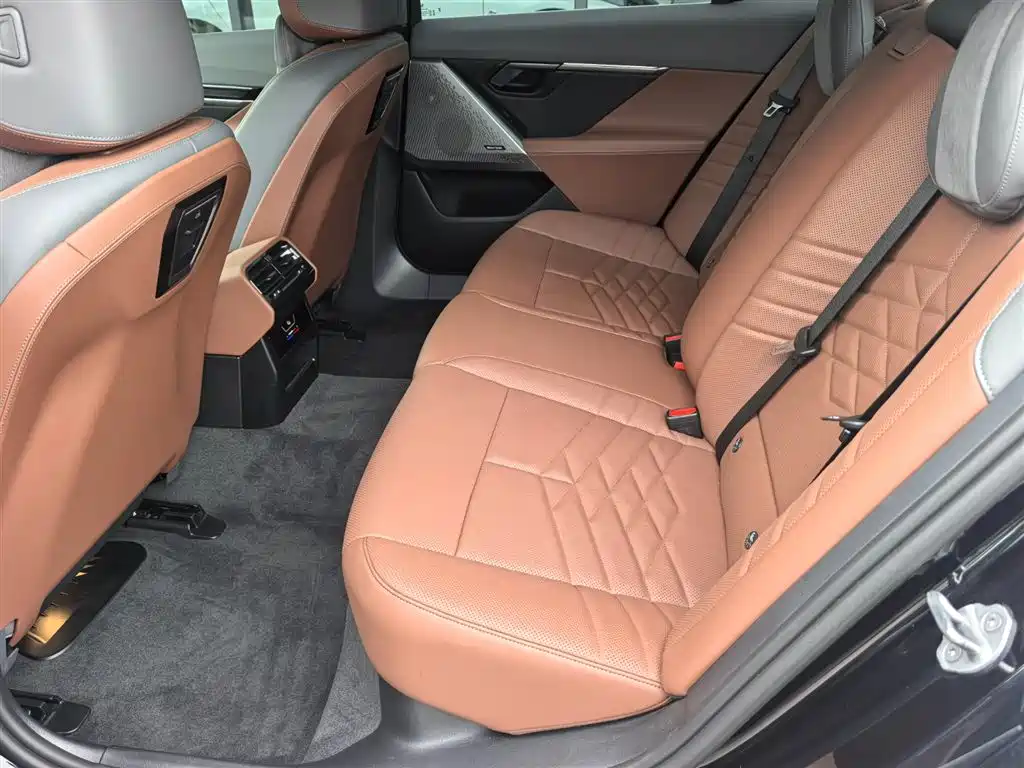 BMW i5 — миниатюра 6