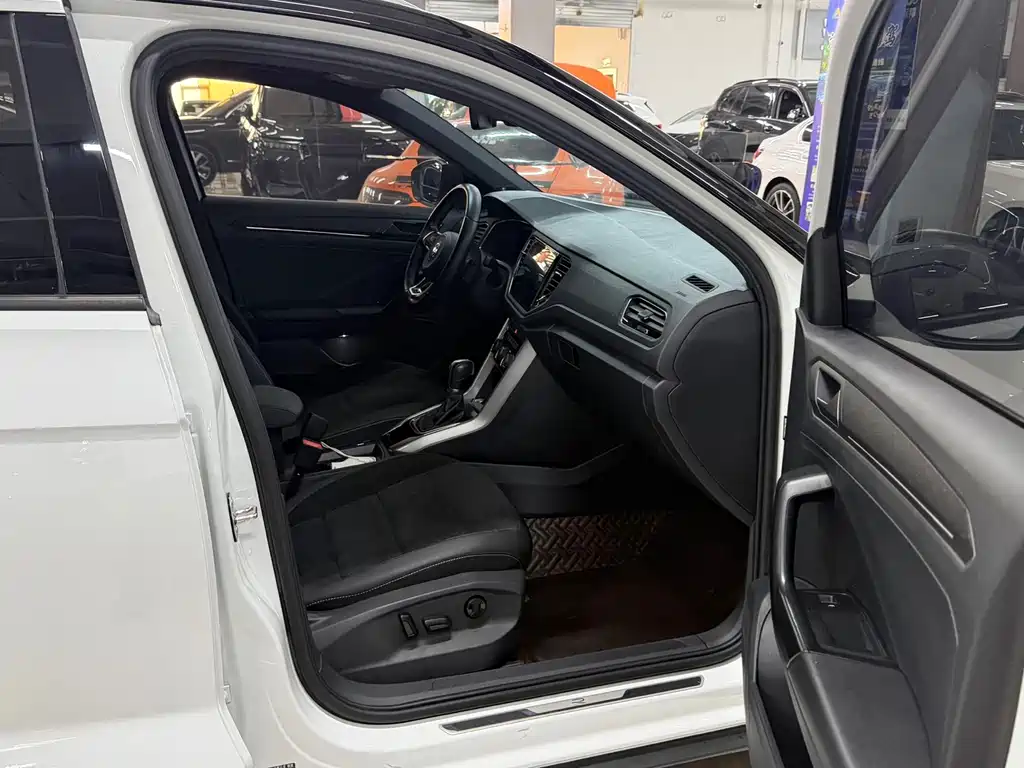 Volkswagen T-Roc — миниатюра 13