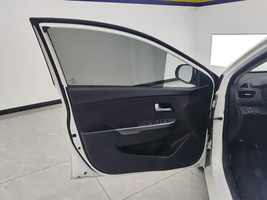 Kia K2 2015 1.4L MT GLS