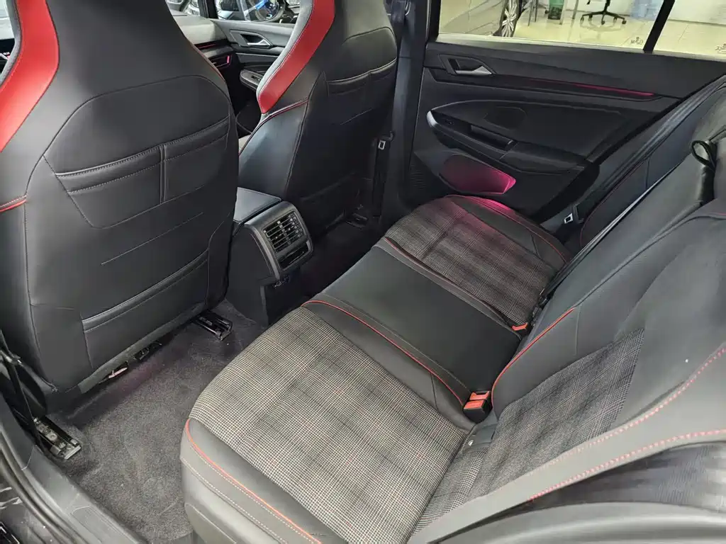 Volkswagen Golf GTI — миниатюра 14