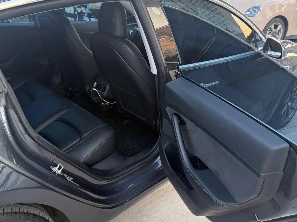 Tesla Model 3 — миниатюра 12
