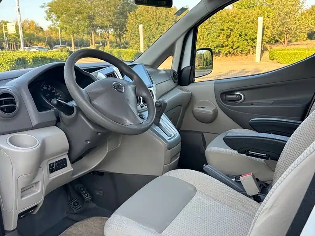 Nissan NV200 — миниатюра 8
