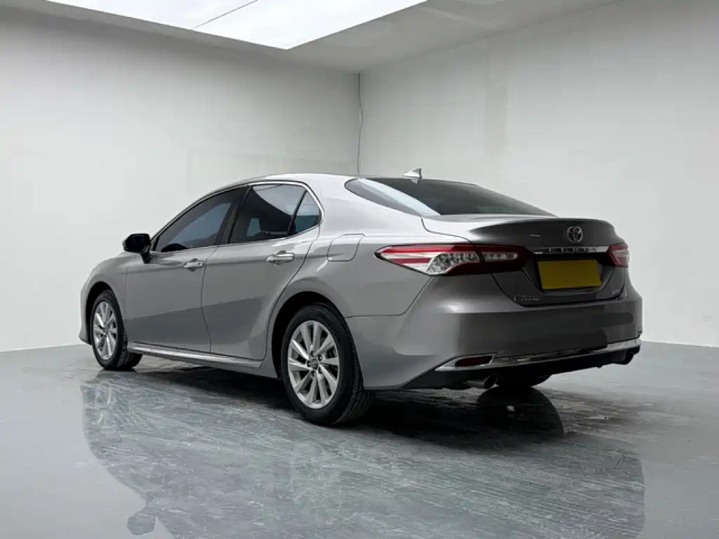 Toyota Camry — миниатюра 3