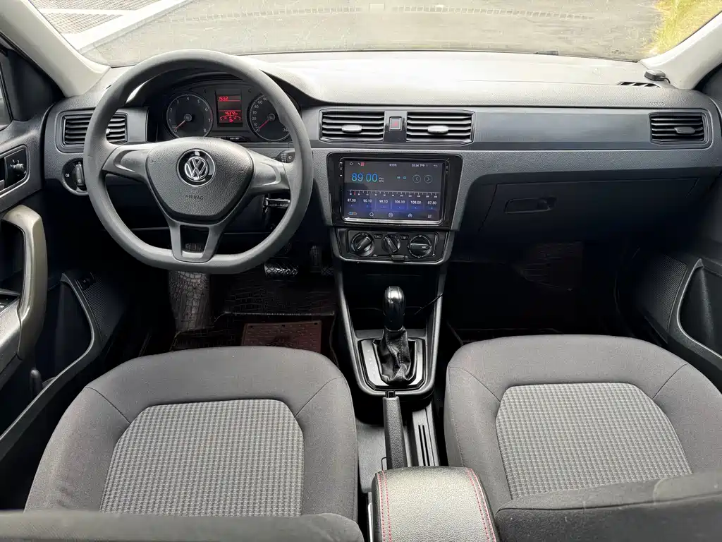 Volkswagen Santana — миниатюра 9