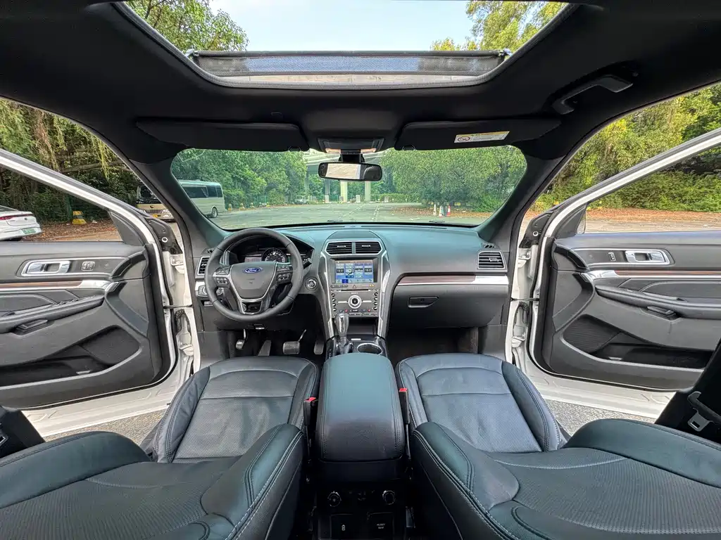 Ford Explorer (Import) — миниатюра 22