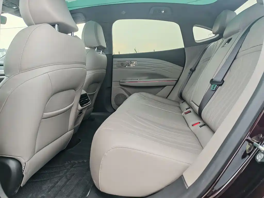 Geely Galaxy Galaxy 8 8 2026 225km EM-i