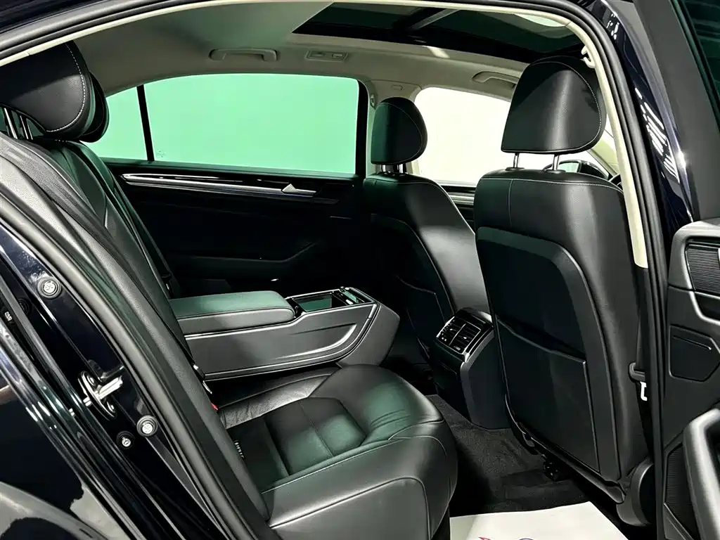 Volkswagen Phideon — миниатюра 6