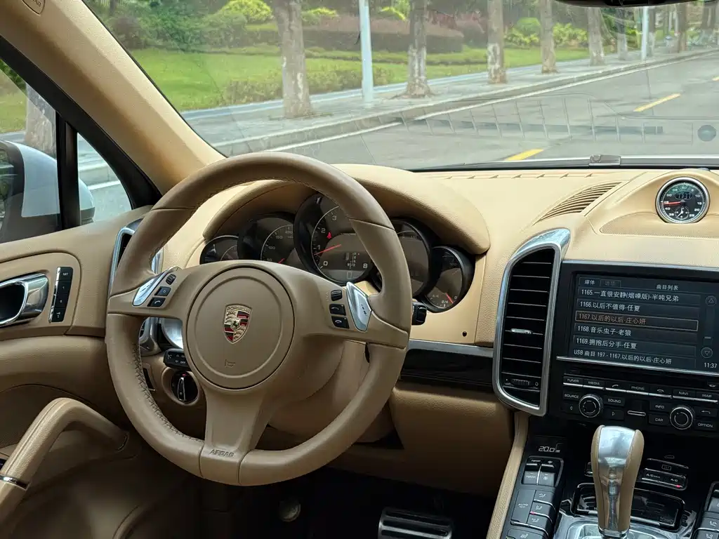 Porsche Cayenne — миниатюра 11