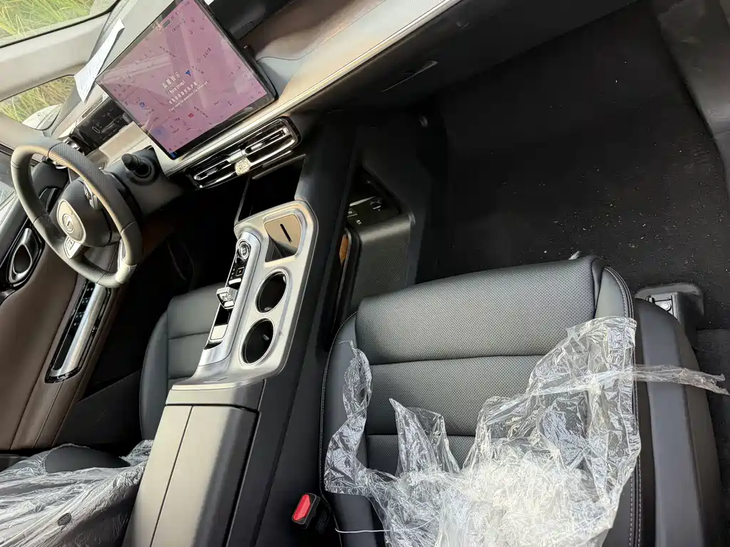 GAC Motor Trumpchi E8 PHEV — миниатюра 20