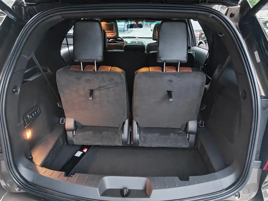 Ford Explorer (Import) — миниатюра 11
