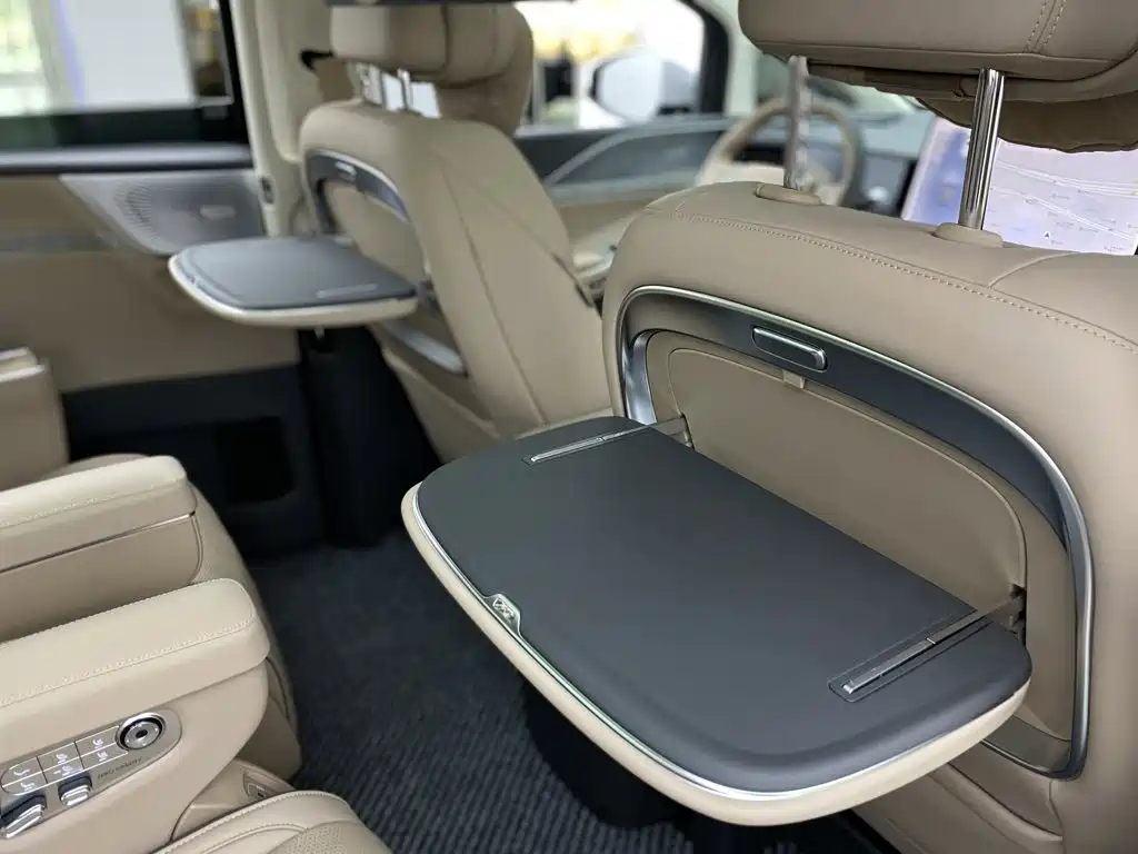 XPeng X9 — миниатюра 30
