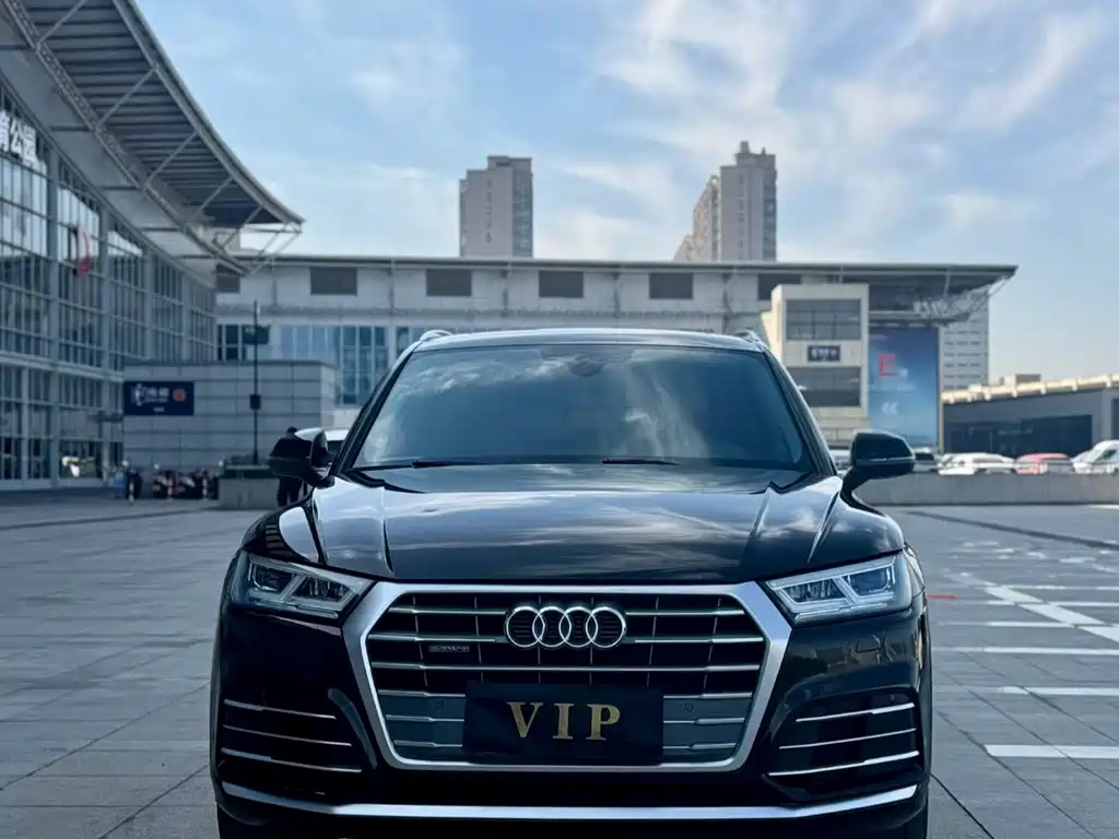 Audi Q5L - фото 2