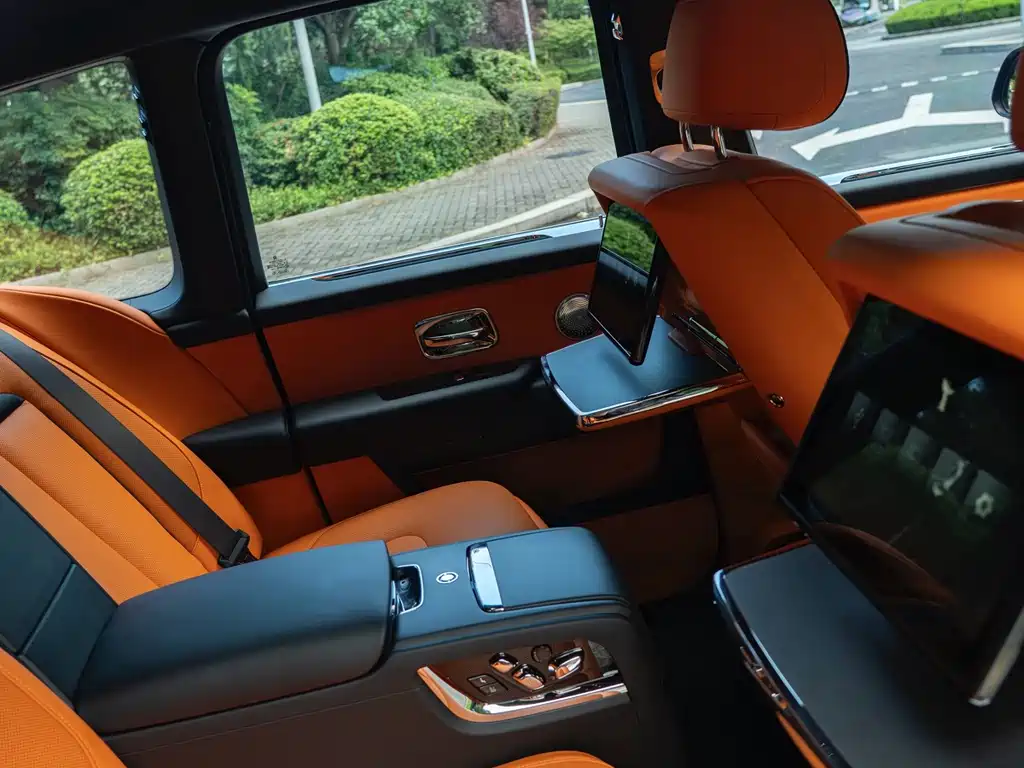 Rolls-Royce Cullinan — миниатюра 19