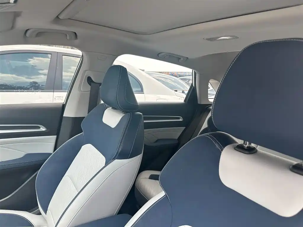 Geely Emgrand 2022 4 1.5L CVT Elite