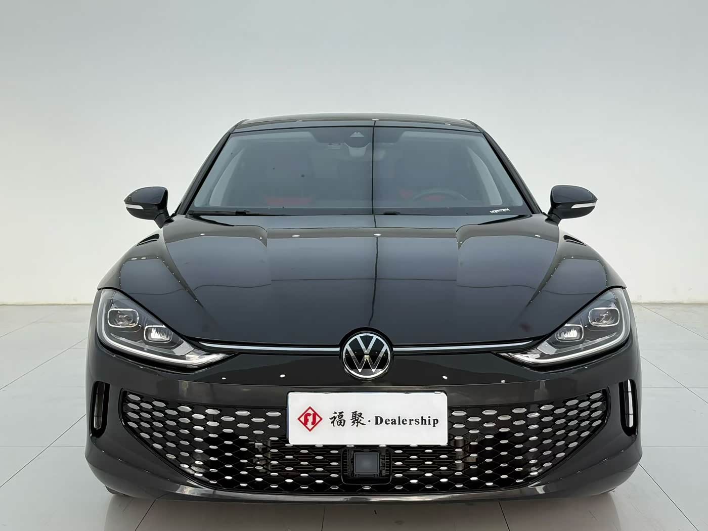 Toyota Corolla 1.4 л 2024 г. Серебристо-серый, пробег 36000 км