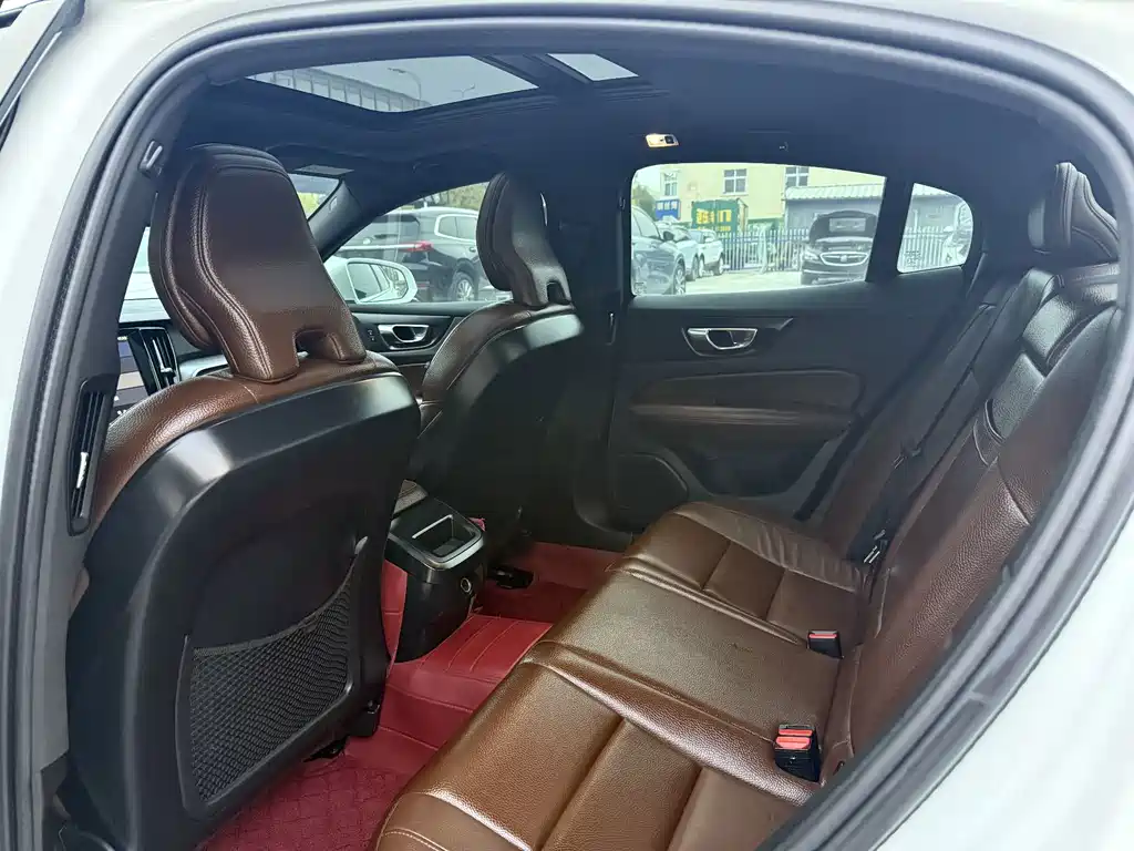 Volvo S60 — миниатюра 5