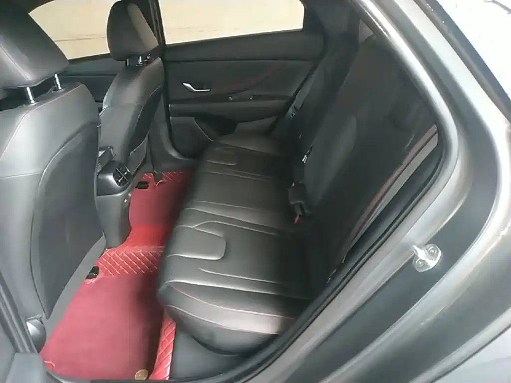 Hyundai Elantra — миниатюра 17