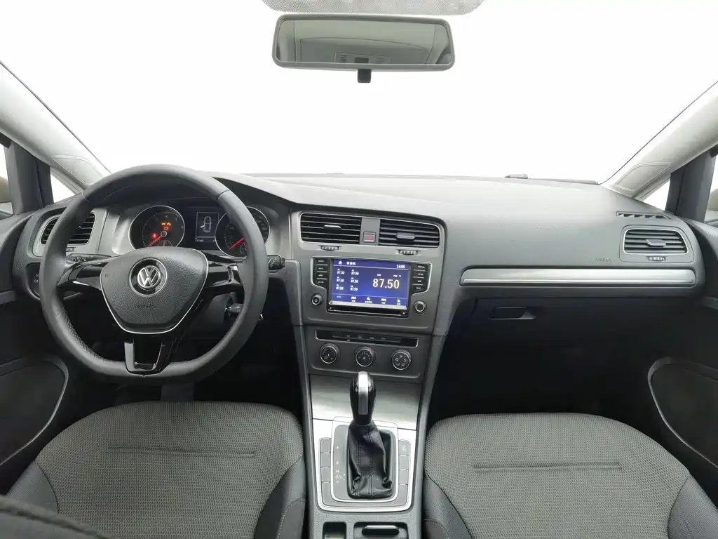 Volkswagen Golf 2015 1.6L AT Comfort