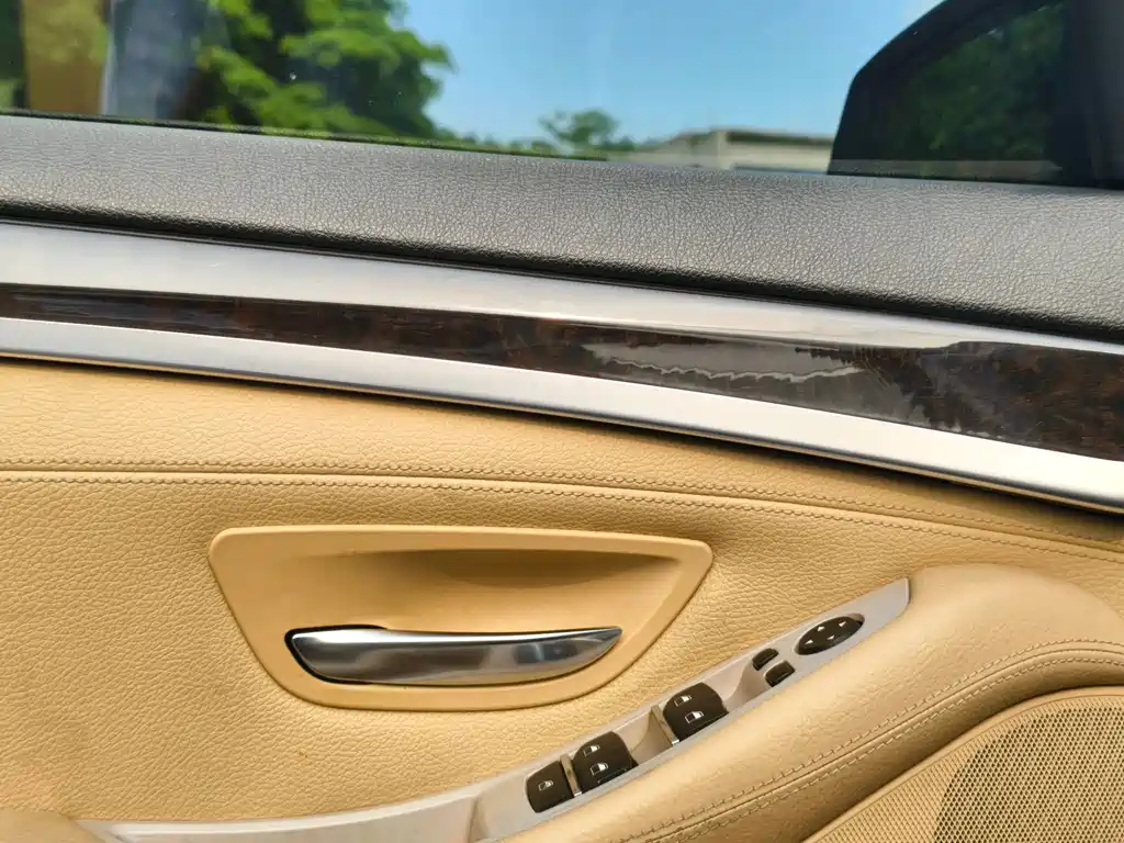 BMW 5 Series — миниатюра 11