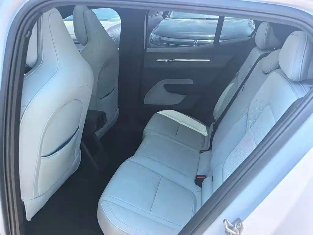 Volvo EX30 — миниатюра 5
