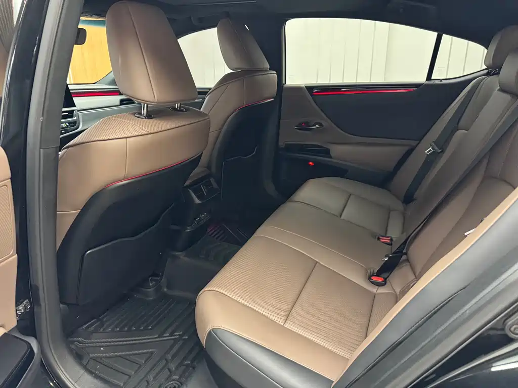 Lexus ES 2022 300h
