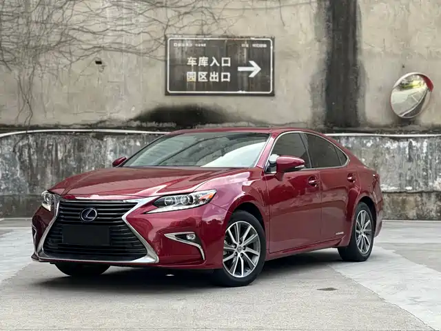 Lexus ES — фото 1