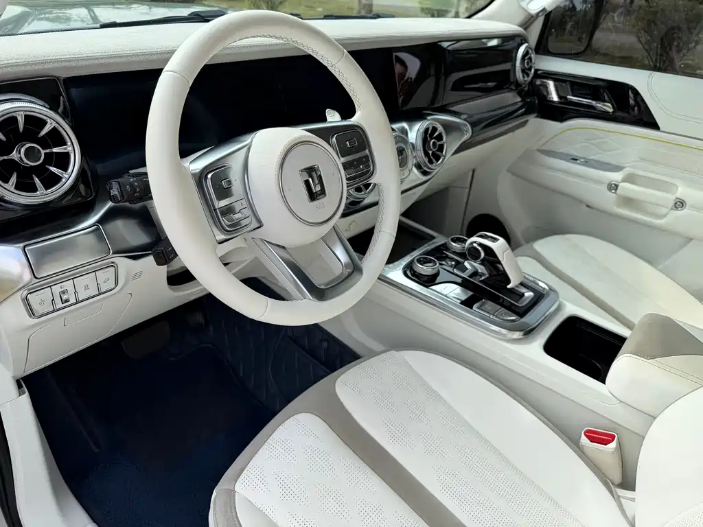 TANK CO CREATION TANK 300