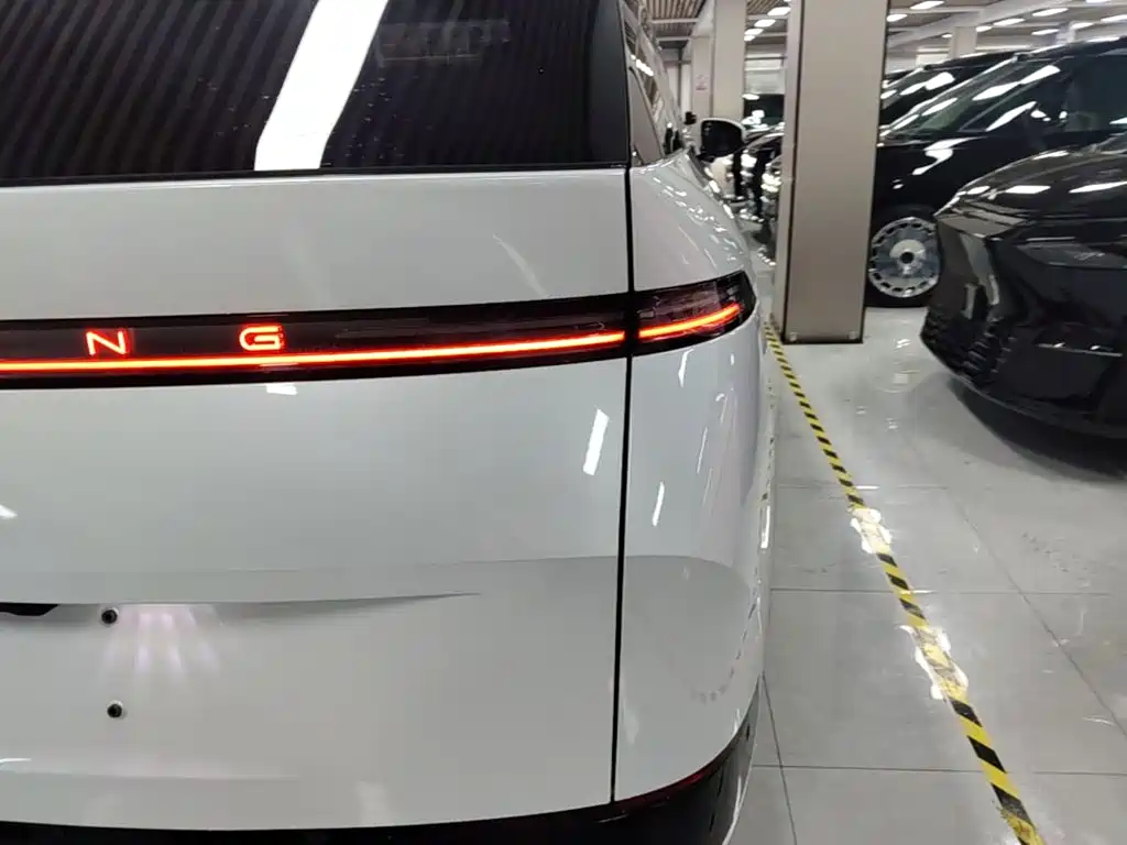 XPeng X9 — миниатюра 8