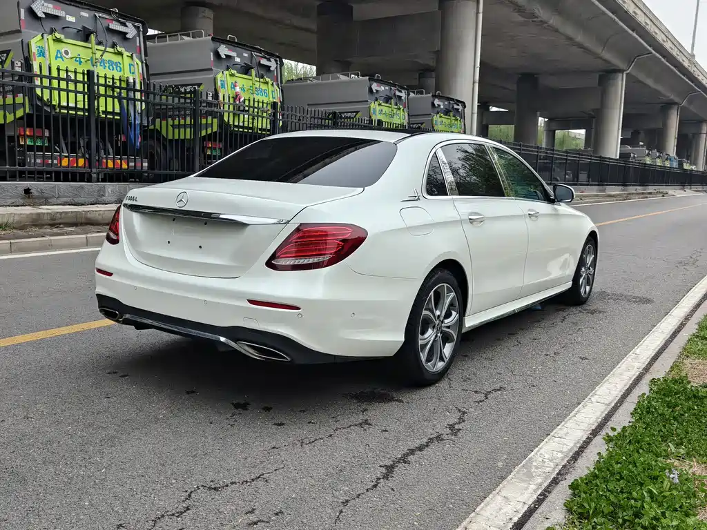 Mercedes-Benz E-Class — миниатюра 19