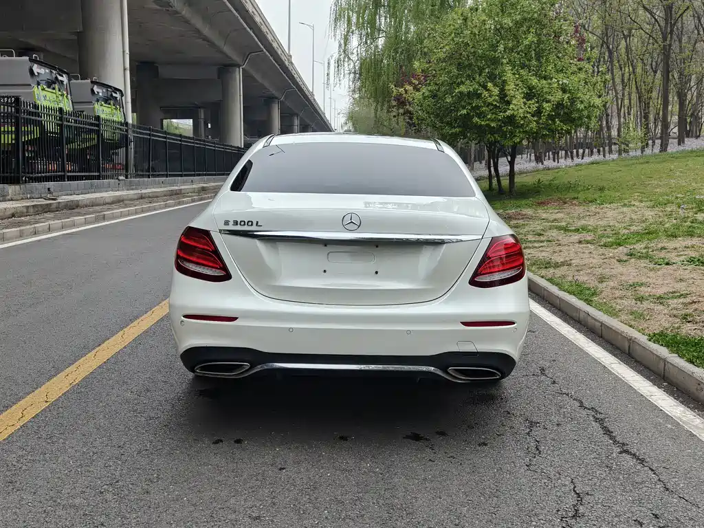 Mercedes-Benz E-Class — миниатюра 21