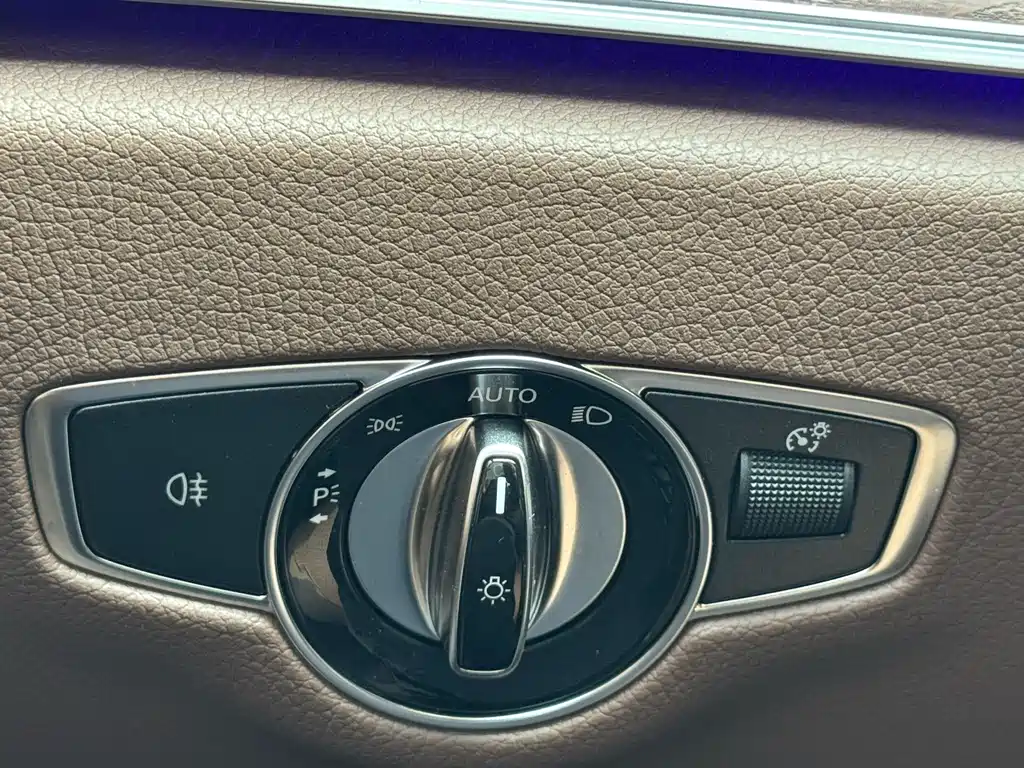 Mercedes-Benz E-Class — миниатюра 11