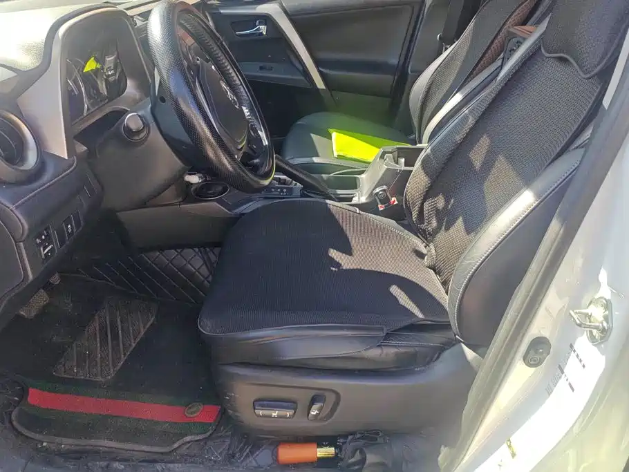 Toyota RAV4 — миниатюра 9