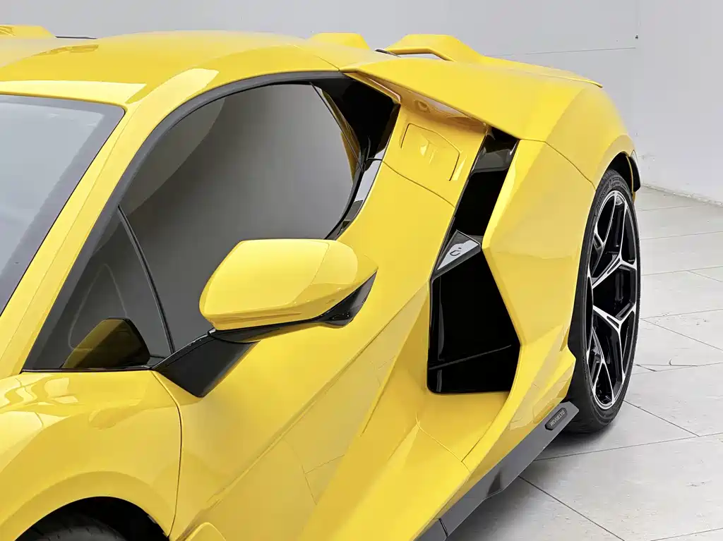 Lamborghini Revuelto — миниатюра 5