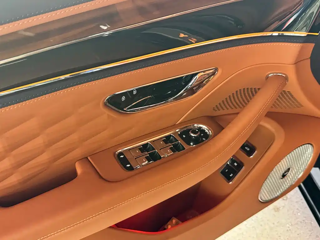 Bentley Flying Spur — миниатюра 5