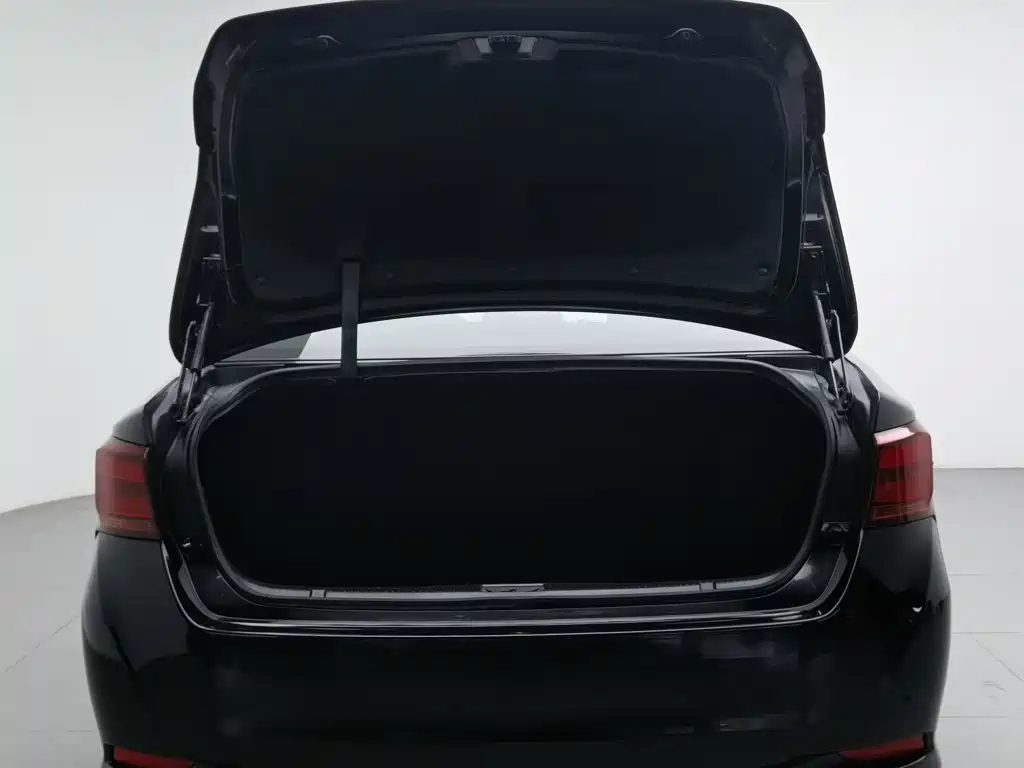 Toyota Crown — миниатюра 16