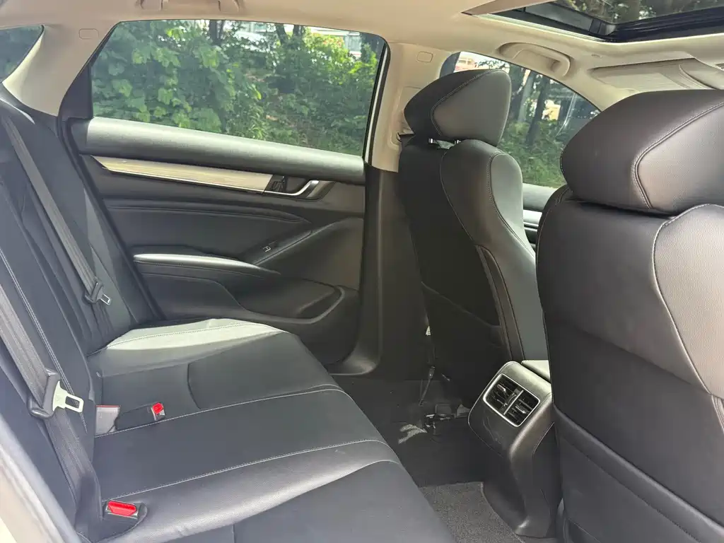 Honda Accord — миниатюра 13