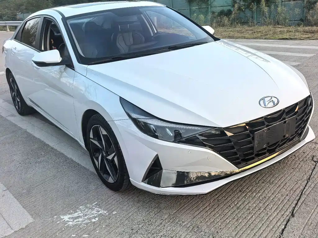 Hyundai Elantra — миниатюра 3