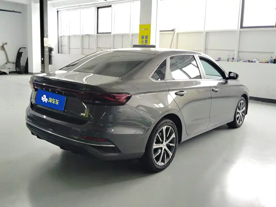 Geely Emgrand — миниатюра 3