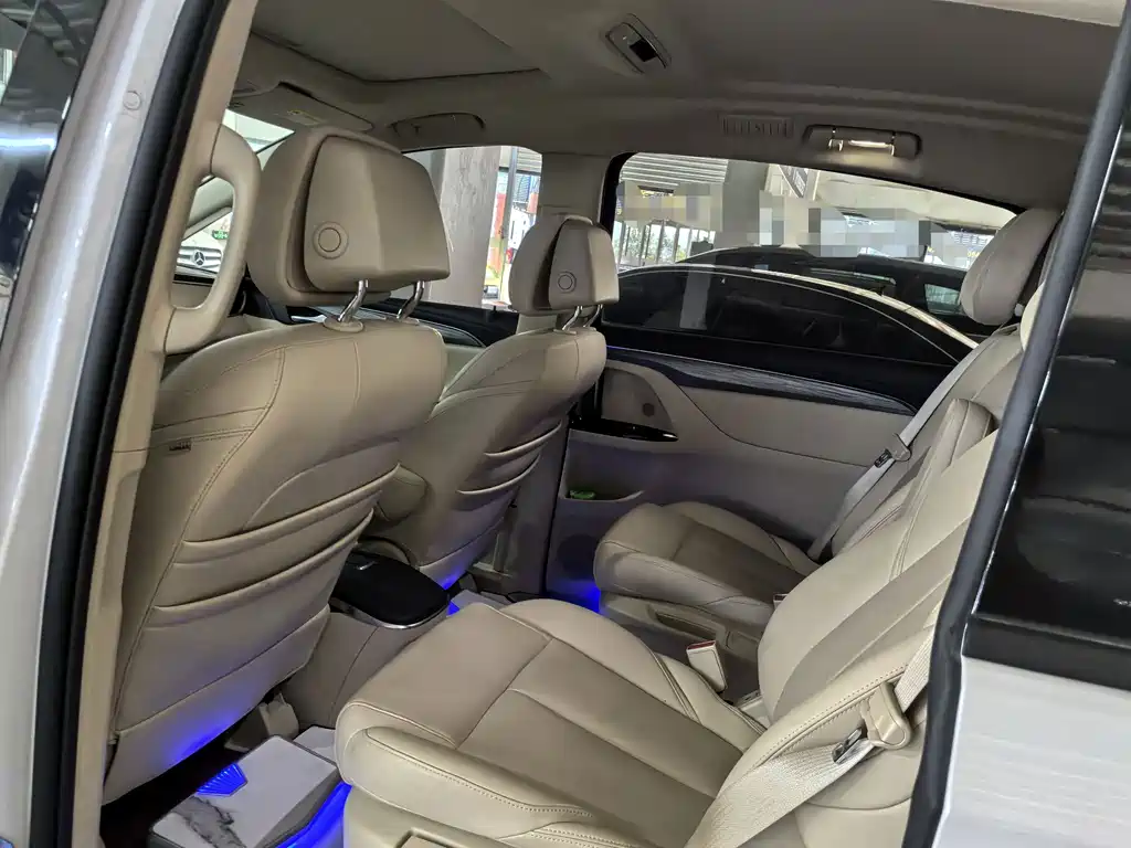 Buick GL8 Hybrid — миниатюра 11