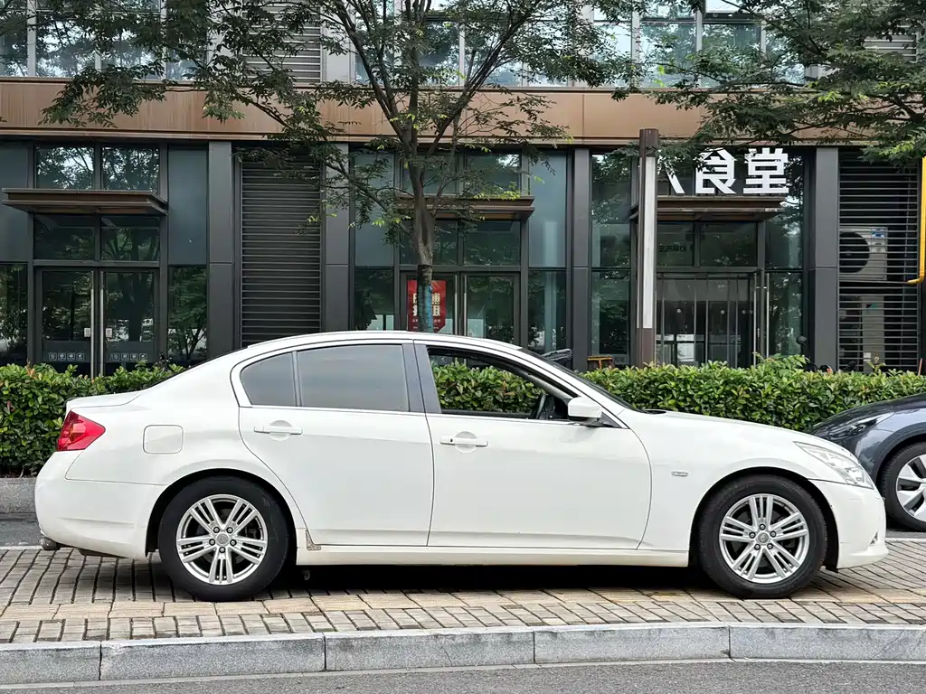 Infiniti G — миниатюра 7