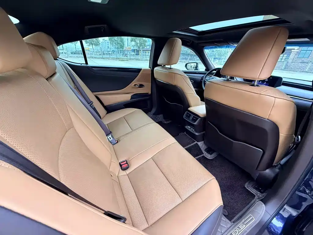 Lexus ES — миниатюра 16
