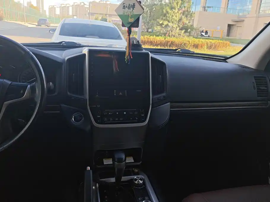 Toyota Land Cruiser — миниатюра 13