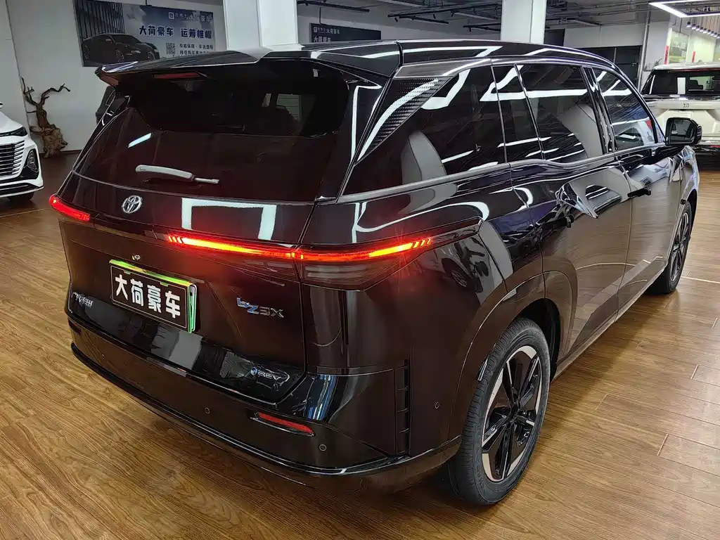 Toyota bZ3X - фото 5