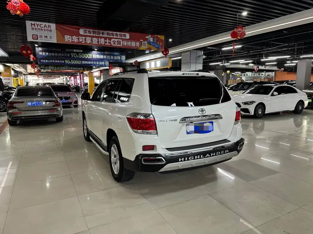 Toyota Highlander 2012 2.7L 5 мест Elite
