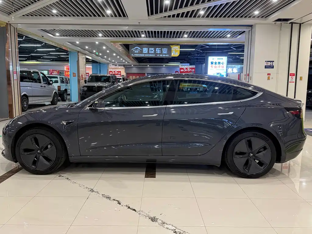 Tesla Model 3 — миниатюра 10